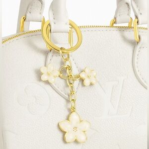 Elegant Gold and White Floral Keychain